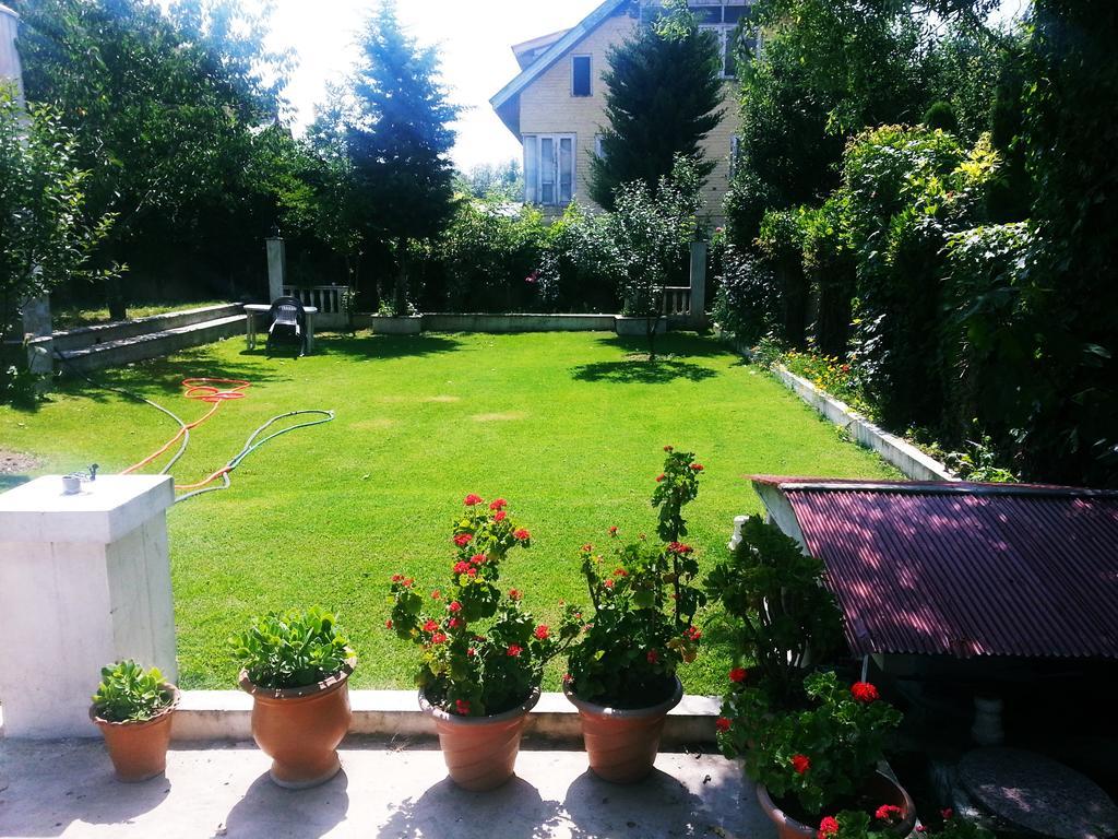 Jeelani Guest House Srīnagar Esterno foto