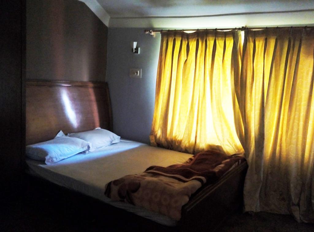 Jeelani Guest House Srīnagar Esterno foto