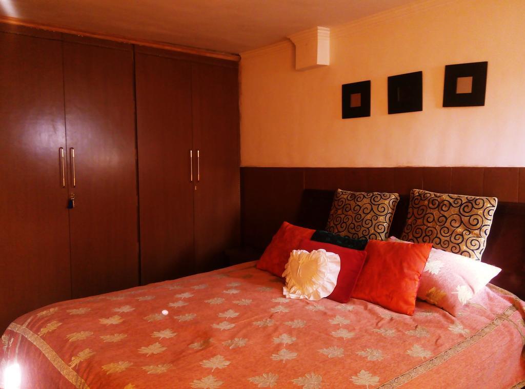Jeelani Guest House Srīnagar Esterno foto