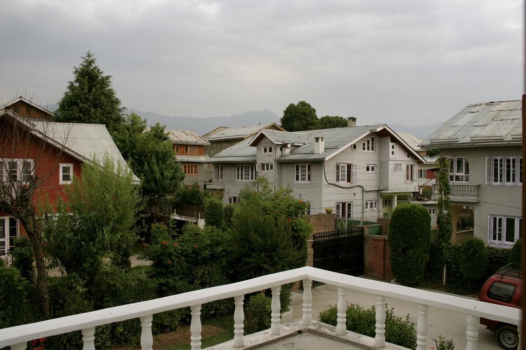 Jeelani Guest House Srīnagar Esterno foto